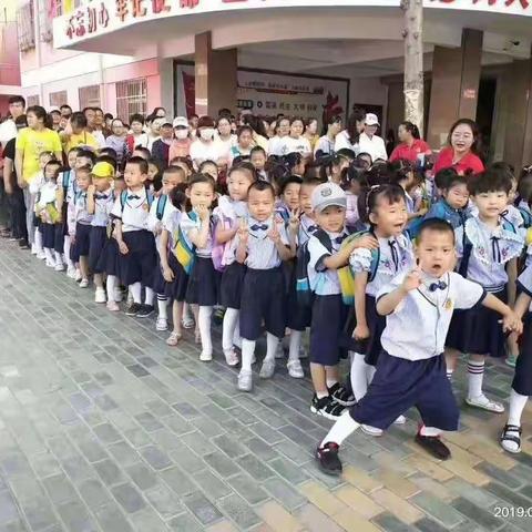 “走进小学，感悟成长”一新时代幼儿园参观小学活动