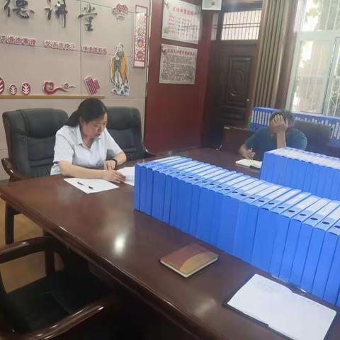 南阳市第39小学深入开展学习贯彻“示范区2020年教师节暨完全学校建设表彰大会”精神活动。