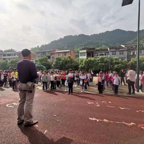 青田县祯埠乡小学举行地震逃生演练