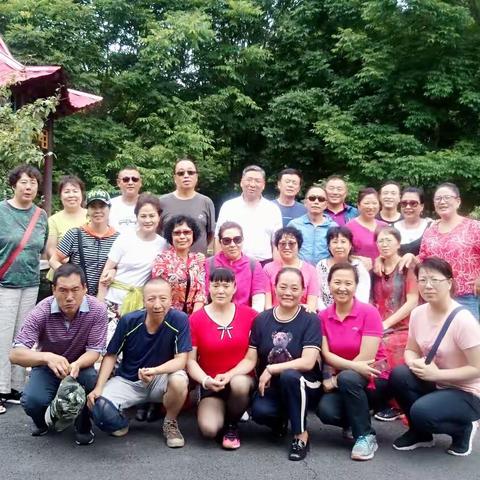 石湖镇位于吉林省通化县东南部，地处山区，山岭重叠，森林茂密，素有“东北小江南”之称石湖我们来了