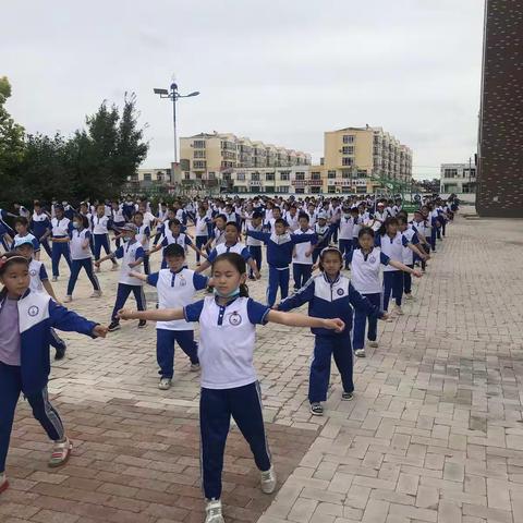 奈曼旗蒙古族实验小学四年级组“面对面，心贴心”家访活动纪实