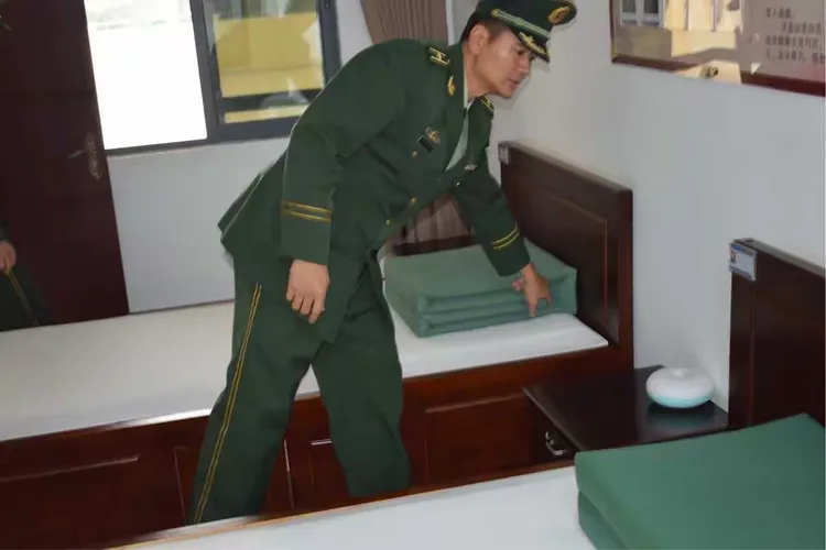 规范部队内务设置，提高官兵纪律作风养成——洋浦支队组织开展内务卫生检查评比活动