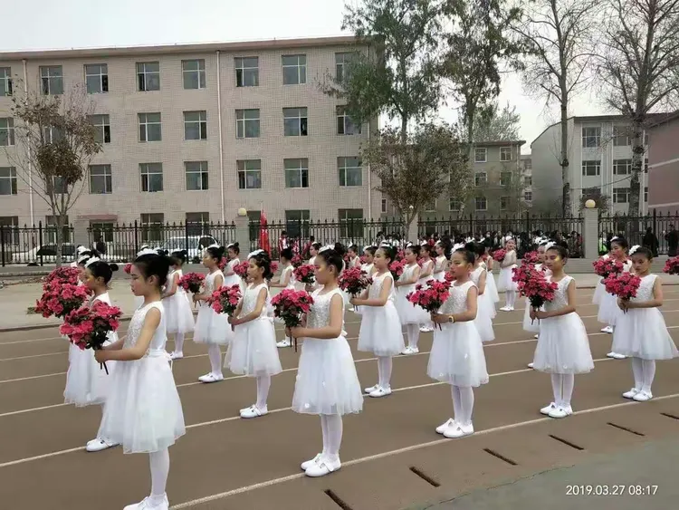 逸夫小学花束队春季运动会再展风采