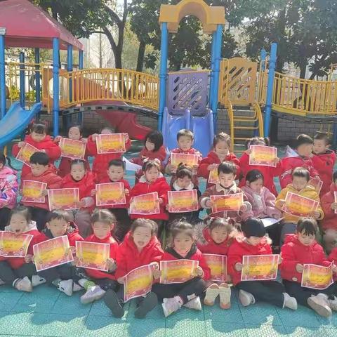 “记录美好、温暖相伴”                                                                ------开幼小二班