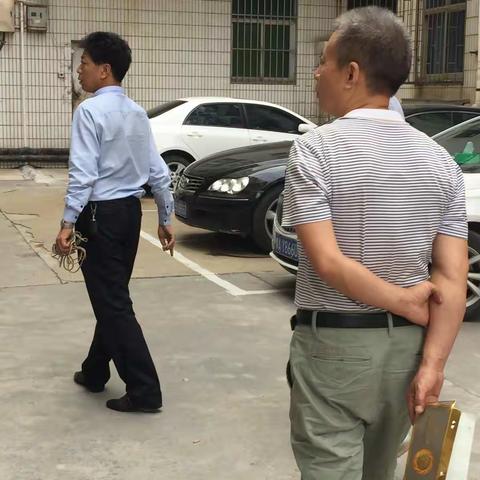 [美化服务环境，清洁家园活动]计生服务站——文明创建，我们在行动。