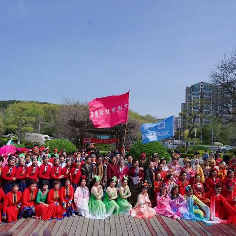 大连美篇演艺群《走进春天 舞动健康》（1）大型广场踏青游园演艺活动纪实