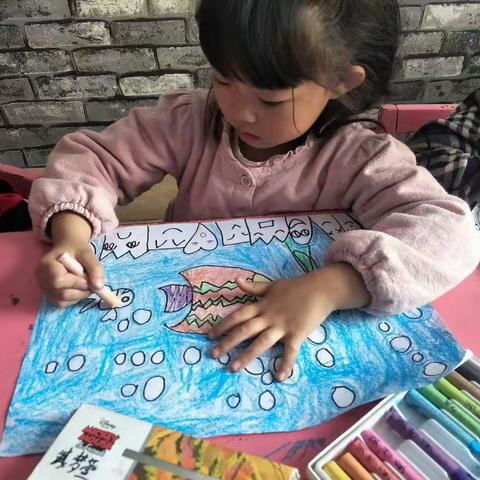 大班宝贝们的快乐绘画:    《海底世界》