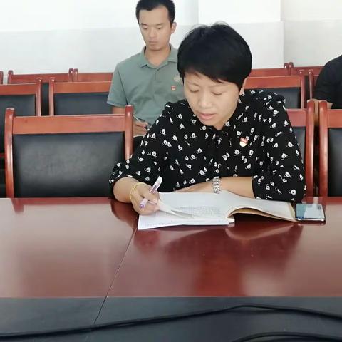 章丘四中第二党支部“学习习近平五个绝不答应重要讲话精神”主题党日活动暨党支部建设规范提升行动部署会