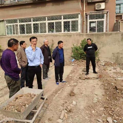 张店区和平街道办事处建设工程、城管、物业管理安全生产委员会对祥和社区党群服务中心项目现场进行安全排查