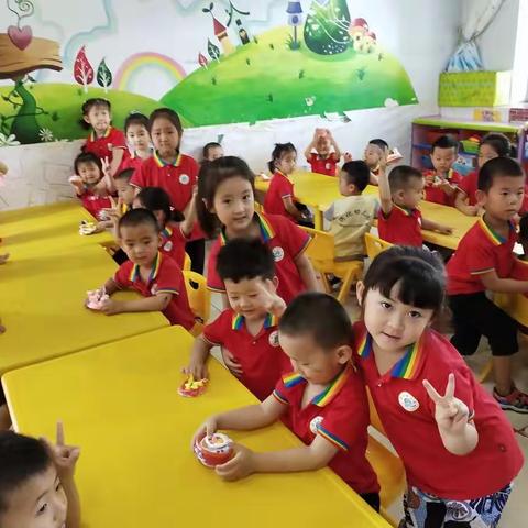 品格教育系列之大手牵小手