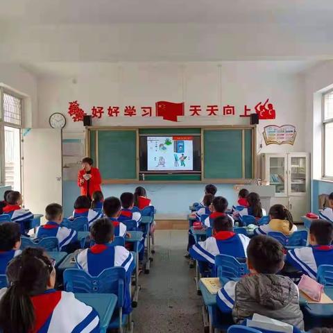 菏泽市第一实验小学三（8)中队特邀菏泽学院心理学硕士孙利平讲师，为同学们授课《积极调节情绪》课程👏👏