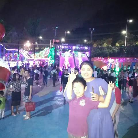 红花湖水上乐园美丽灯光夜景