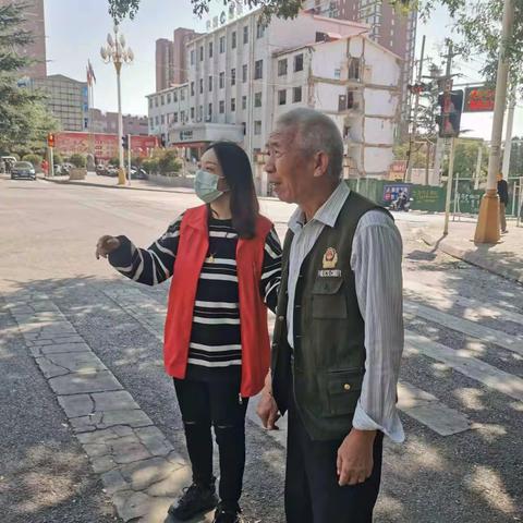 维护交通秩序 共建文明城市