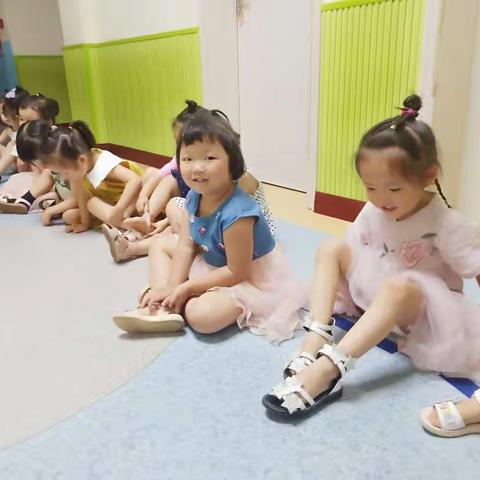 龙翔幼儿园小班六月二十四日一日生活集锦