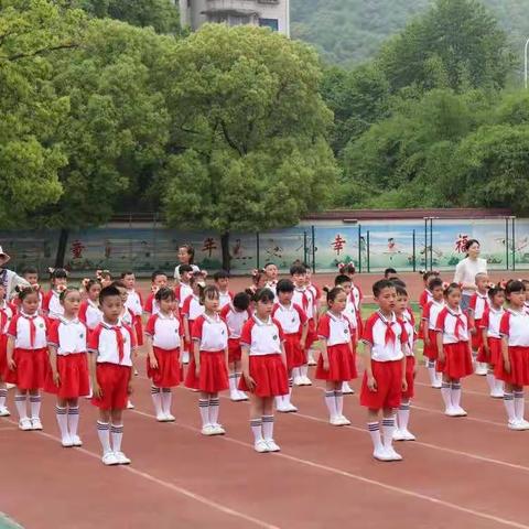 敦谊小学一年级十班广播体操比赛剪影