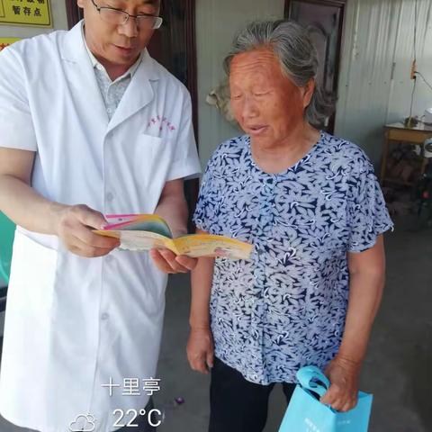 “懂健康知识，做健康老人”十里亭卫生院开展老年人宣传周活动