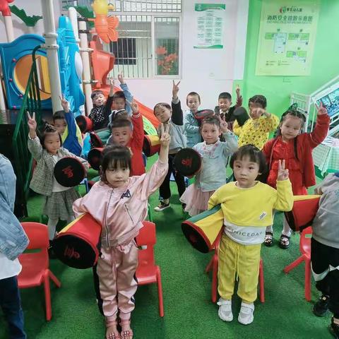 【童心敬老.爱在重阳】——东区幼儿园大班重阳节系列活动