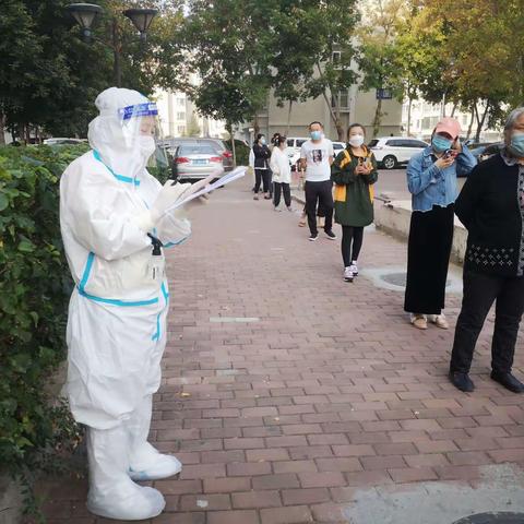 巾帼不让须眉 女性志愿者最美