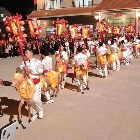 你好，寒假！邵宅小学103班龙雨馨给大家拜年了