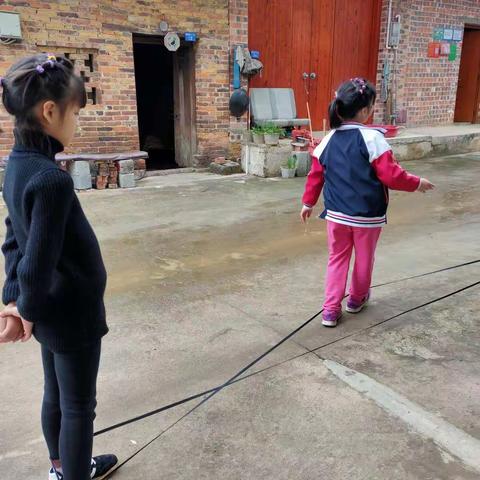 二（3）班龙雨馨   鼠于我们