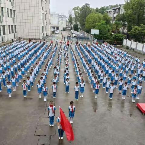 拳拳爱国心 铮铮少年志——记麻城中心实验学校小学部“祖国在我心中”主题活动