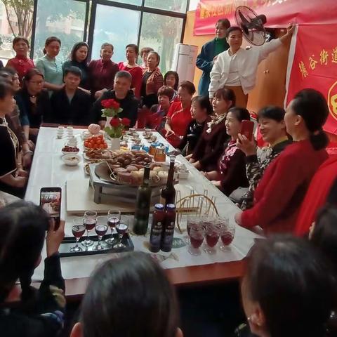 麓泉社区喜迎妇女节“围炉煮茶”活动