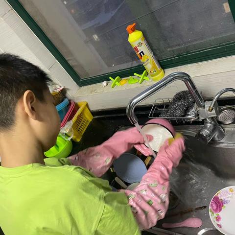 劳动最光荣，五一我当家！苏奕铭的家务劳动记录。