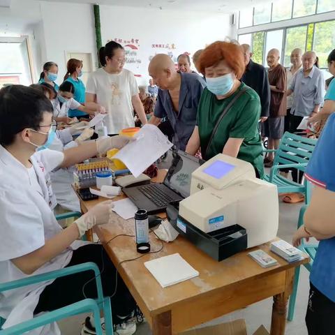 上街区敬老院开展健康体检活动