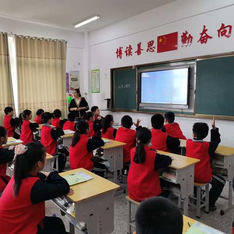 展新秀风采 促教师成长 —徐州市时楼小学青年教师数学学科师徒汇报课