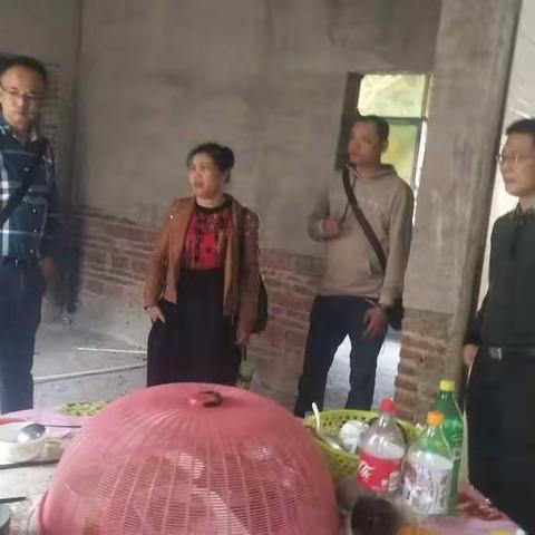 市政服务中心主任符斌就精准扶贫和危房改造进展情况进行走访碉研