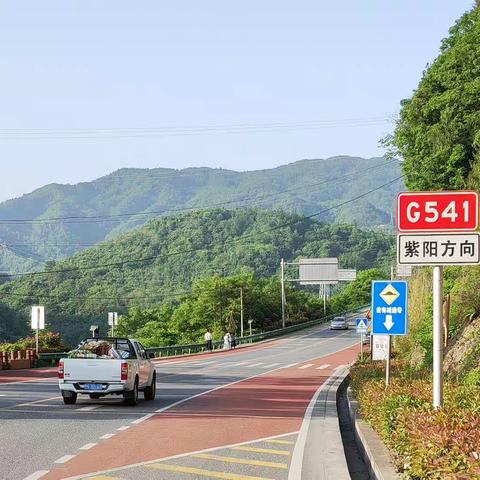 骑行“G541”国道石泉县至紫阳县城段