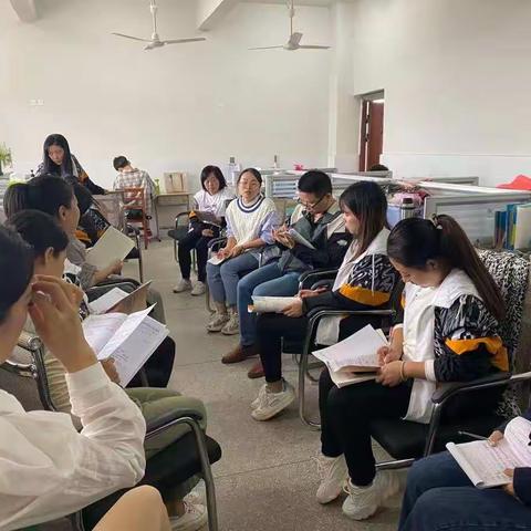 推门听课促成长，扬帆起航正当时——六年级《月光曲》同课异构