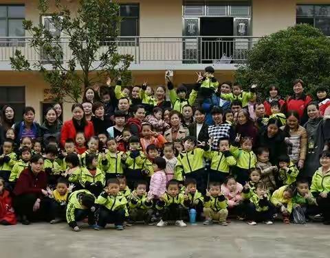 星韵幼儿园百余人来桃江县传统文化学习体验基地参加《弟子规与幸福人生》专场传统文化学习活动