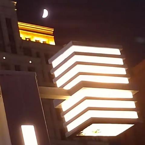 晚 秋 的 月 亮🌙