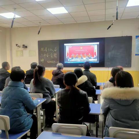 永远跟党走——寒亭街道中心小学全体师生观看十九届六中全会新闻发布会