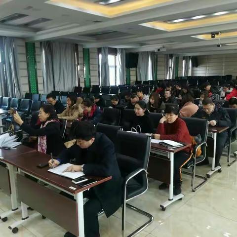 运筹帷幄齐努力继往开来创佳绩                                                  ---记高三研讨会