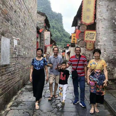 俊俊小朋友和我们的贺州游