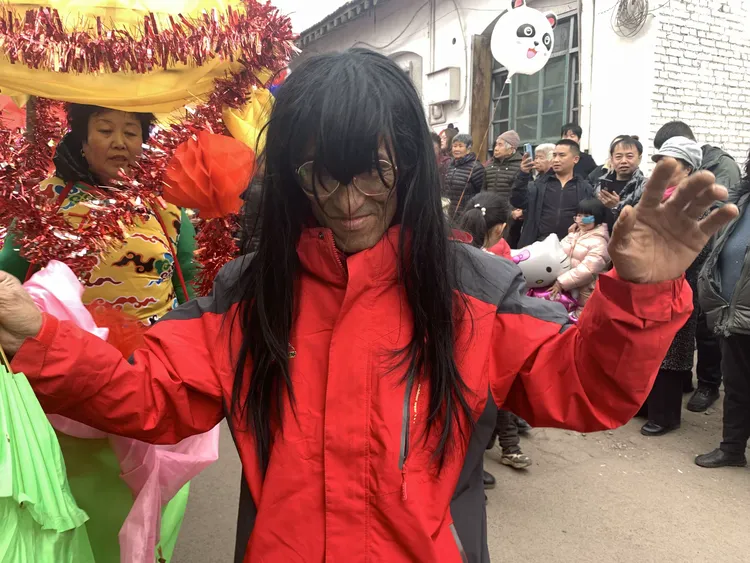 观太原民间＂社头＂一一背棍铁棍表演