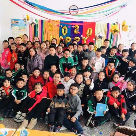 欢声笑语迎新年                     ——中心附小三一中队