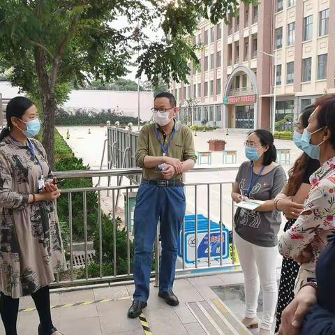 高密市第二实验小学开学日家委会志愿者风采