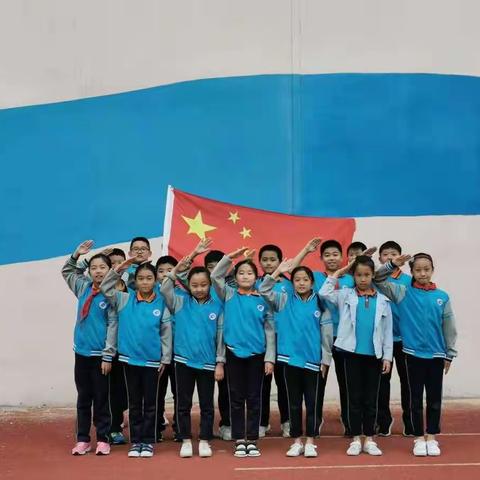 “我有中国，中国有我—我与国旗合个影”—— 高密市第二实验小学教育集团主题教育活动