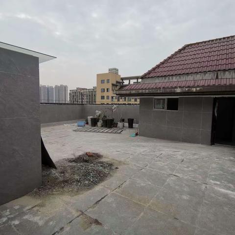 ⭐️⭐️捡漏东站旁林元康城洋房内跃精装五房三卫，私家平台花园50平，产权106，老证，76.8万。看房68606