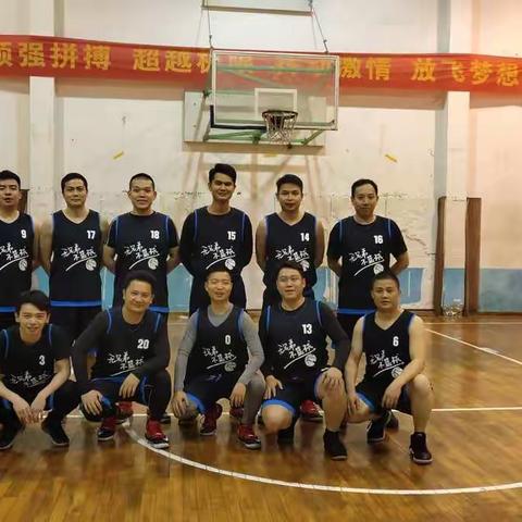 篮球兴趣小组组队参加民间🏀微型联赛