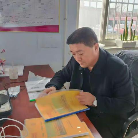 督导促提升 细节聚发展---县教育局领导到胡各庄镇初级中学督导检查