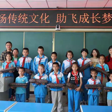 “弘扬传统文化  助飞成长梦想”库尔勒市梨香小学葫芦丝捐赠仪式