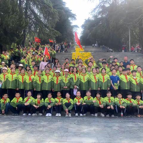 缅怀先烈志  共铸中华魂