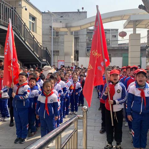 学习雷锋精神 弘扬尊老风尚———淅川一小“学雷锋  献爱心”活动纪实