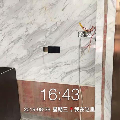 余董您好！今天我组织现场进行走动式会议。现目前因家俬拖延工期可能会延误试营业时间。下图是施工现状。