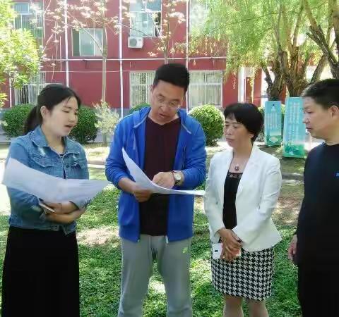 思礼镇党委、市教育局领导 调研规划思礼教育