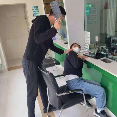 湟源农商银行建西支行开展防抢劫应急预案演练